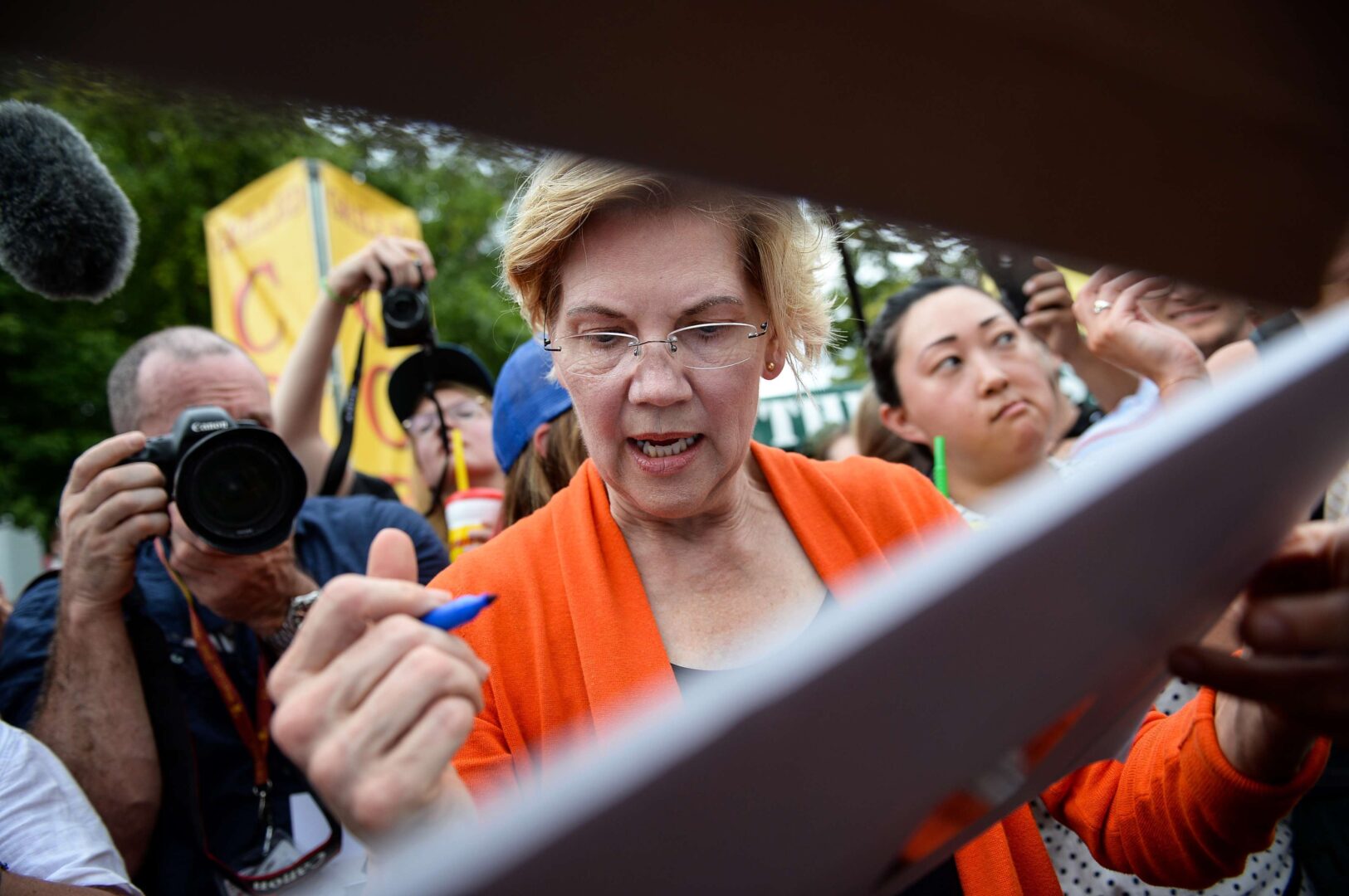 Elizabeth Warren and other Democratic presidential hopefuls say the economy is only working for the rich. But a majority of voters would disagree, Winston writes. (Caroline Brehman/CQ Roll Call file photo)